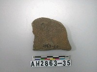 藏品(紅色夾砂素面陶片)的圖片